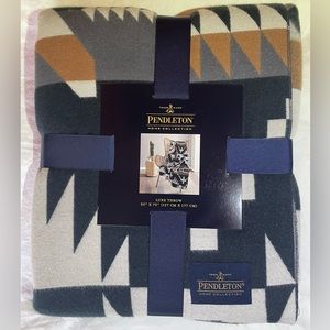 Pendleton Luxe Throw Blanket 50 x 70 in. Spider Rock Luxe print. NWT / Unused.